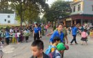 Đoàn xã Thuận Minh phối hợp ra quân thực hiện mô hình  cổng trường ATGT sáng, xanh, sạch, đẹp, an toàn.